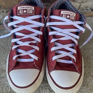 Preowned Juniors Padded Tongue Converse Size 5, FELT LOGO